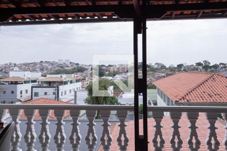 Casa à venda com 300m², 4 quartos e 4 vagasVista do quarto 2