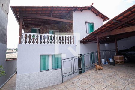 Casa à venda com 300m², 4 quartos e 4 vagasFachada