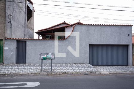 Casa à venda com 300m², 4 quartos e 4 vagasFachada