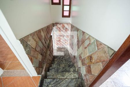 Casa à venda com 300m², 4 quartos e 4 vagasEscada