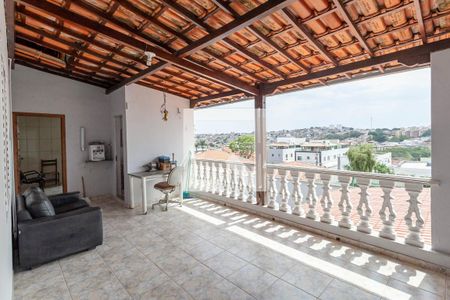 Casa à venda com 300m², 4 quartos e 4 vagasVaranda