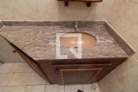 Casa de condomínio à venda com 210m², 3 quartos e 1 vaga Casa de condomínio à venda com 210m², 3 quartos e 1 vagaBanheiro da Suíte