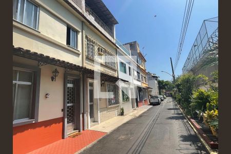 Casa de condomínio à venda com 210m², 3 quartos e 1 vaga Casa de condomínio à venda com 210m², 3 quartos e 1 vagaFachada da Casa