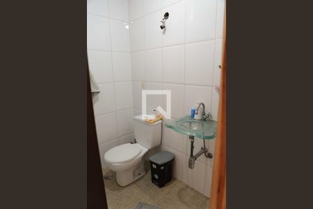 Casa à venda com 225m², 5 quartos e 2 vagasBanheiro