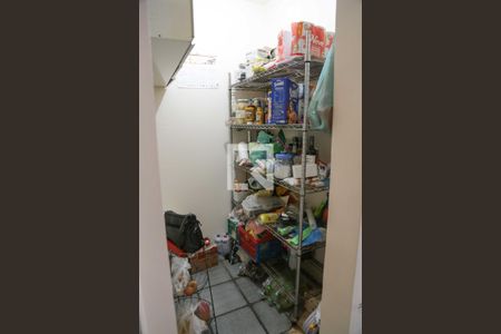 Casa à venda com 225m², 5 quartos e 2 vagasDespensa