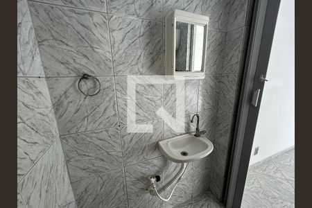 Banheiro de kitnet/studio para alugar com 1 quarto, 15m² em Engenho de Dentro, Rio de Janeiro