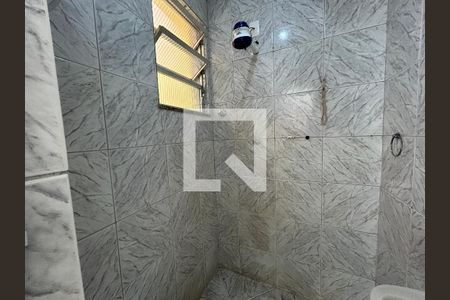 Banheiro social de kitnet/studio para alugar com 1 quarto, 15m² em Engenho de Dentro, Rio de Janeiro