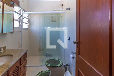 Casa à venda com 285m², 4 quartos e 3 vagasBanheiro da Suíte