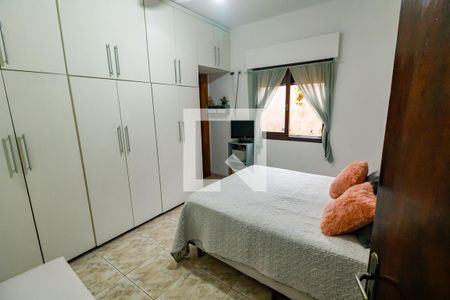 Suíte de casa para alugar com 6 quartos, 250m² em Jardim Maria Rosa, Taboão da Serra