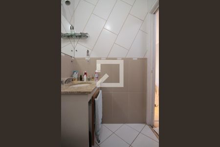 Banheiro de casa de condomínio à venda com 3 quartos, 110m² em Cangaiba, São Paulo