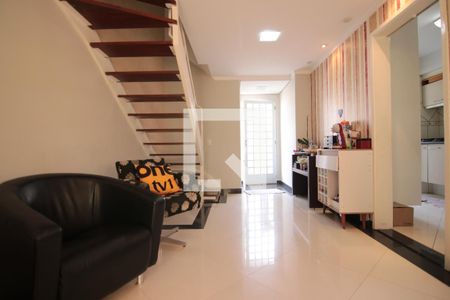 Sala de casa de condomínio à venda com 3 quartos, 110m² em Cangaiba, São Paulo
