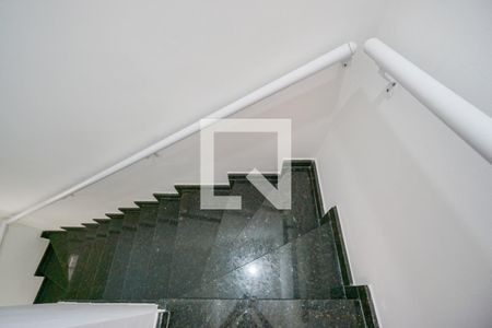 Casa de condomínio à venda com 52m², 2 quartos e 1 vaga Casa de condomínio à venda com 52m², 2 quartos e 1 vagaEscada