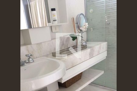 Apartamento à venda com 70m², 2 quartos e 1 vaga Apartamento à venda com 70m², 2 quartos e 1 vagaBanheiro