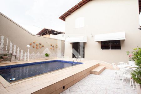 Casa à venda com 342m², 5 quartos e 4 vagasPiscina