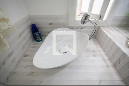 Casa à venda com 342m², 5 quartos e 4 vagasBanheiro da Suíte 2