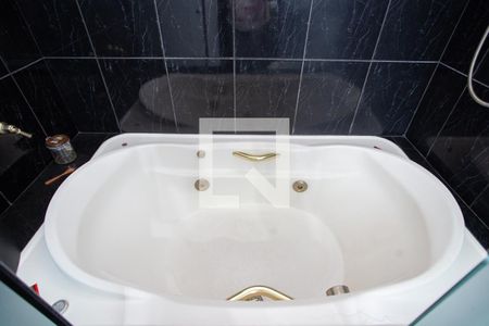 Casa à venda com 342m², 5 quartos e 4 vagasBanheiro da Suíte 3