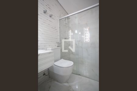 Casa à venda com 342m², 5 quartos e 4 vagasBanheiro da Suíte 2