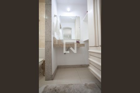 Casa à venda com 342m², 5 quartos e 4 vagasBanheiro da Suíte 1