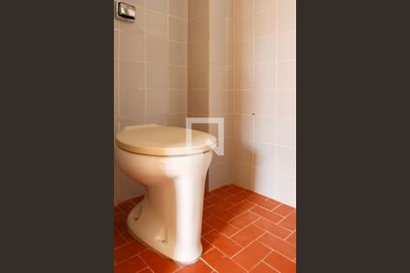 Apartamento à venda com 71m², 2 quartos e sem vaga Apartamento à venda com 71m², 2 quartos e sem vagaBanheiro de serviço