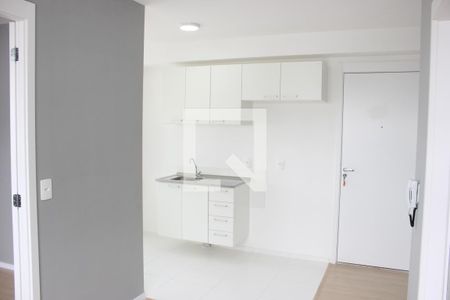 Sala com vista para cozinha de apartamento para alugar com 2 quartos, 36m² em Vila das Bandeiras, Guarulhos