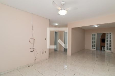Sala de casa à venda com 3 quartos, 197m² em Sarandi, Porto Alegre