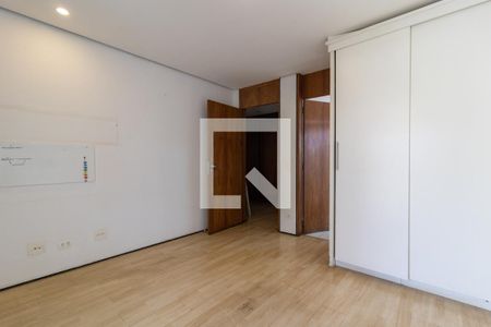 Casa à venda com 327m², 4 quartos e 3 vagasSuíte 2