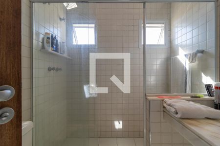 Casa à venda com 327m², 4 quartos e 3 vagasBanheiro da Suíte 4