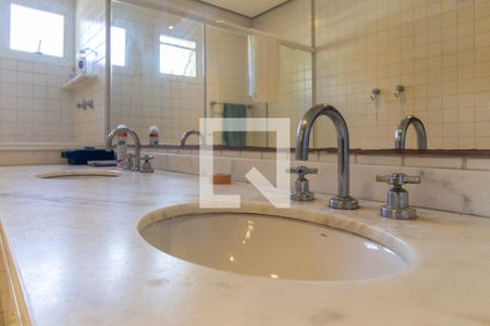 Casa à venda com 327m², 4 quartos e 3 vagasBanheiro da Suíte 3