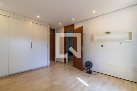 Casa à venda com 327m², 4 quartos e 3 vagasSuíte 3