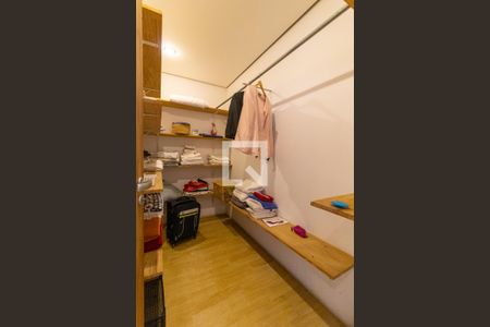 Casa à venda com 327m², 4 quartos e 3 vagasCloset 2 da Suíte 1