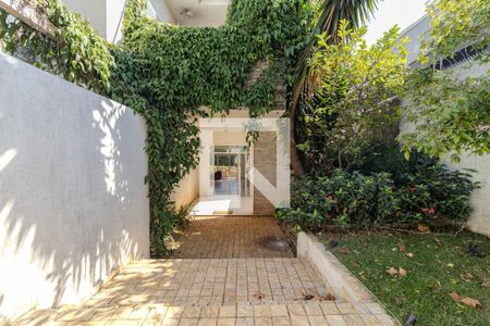 Casa à venda com 327m², 4 quartos e 3 vagasÁrea externa