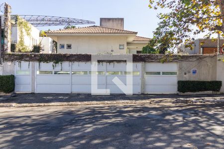 Casa à venda com 327m², 4 quartos e 3 vagasFachada