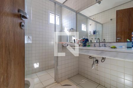 Casa à venda com 327m², 4 quartos e 3 vagasBanheiro da Suíte 4