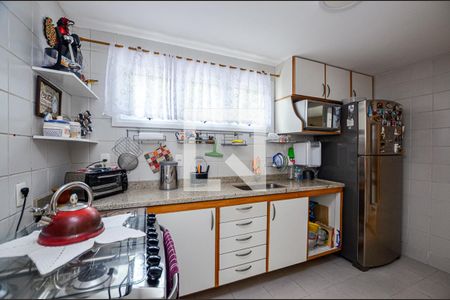 Casa à venda com 380m², 5 quartos e 2 vagas Casa à venda com 380m², 5 quartos e 2 vagasCozinha