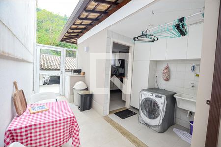 Casa à venda com 380m², 5 quartos e 2 vagas Casa à venda com 380m², 5 quartos e 2 vagasCozinha