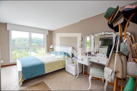 Casa à venda com 380m², 5 quartos e 2 vagas Casa à venda com 380m², 5 quartos e 2 vagasQUarto