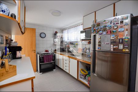 Casa à venda com 380m², 5 quartos e 2 vagas Casa à venda com 380m², 5 quartos e 2 vagasCozinha