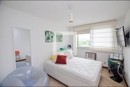 Casa à venda com 380m², 5 quartos e 2 vagas Casa à venda com 380m², 5 quartos e 2 vagasQUarto