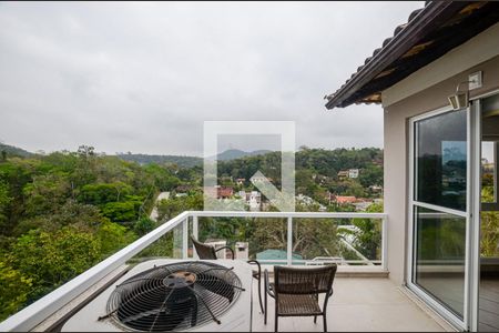 Casa à venda com 380m², 5 quartos e 2 vagas Casa à venda com 380m², 5 quartos e 2 vagasQUarto