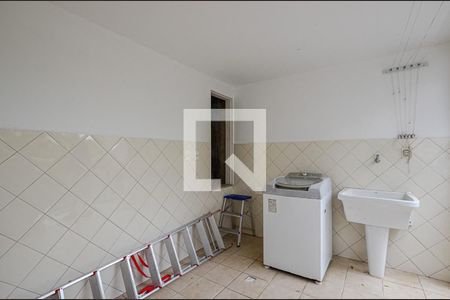 Casa à venda com 380m², 5 quartos e 2 vagas Casa à venda com 380m², 5 quartos e 2 vagasÁrea externa