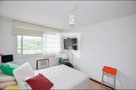 Casa à venda com 380m², 5 quartos e 2 vagas Casa à venda com 380m², 5 quartos e 2 vagasQUarto