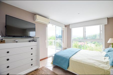 Casa à venda com 380m², 5 quartos e 2 vagas Casa à venda com 380m², 5 quartos e 2 vagasQUarto