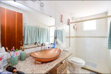 Casa à venda com 380m², 5 quartos e 2 vagas Casa à venda com 380m², 5 quartos e 2 vagasBanheiro