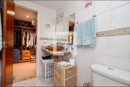 Casa à venda com 380m², 5 quartos e 2 vagas Casa à venda com 380m², 5 quartos e 2 vagasBanheiro