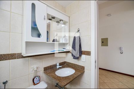 Casa à venda com 380m², 5 quartos e 2 vagas Casa à venda com 380m², 5 quartos e 2 vagasBanheiro