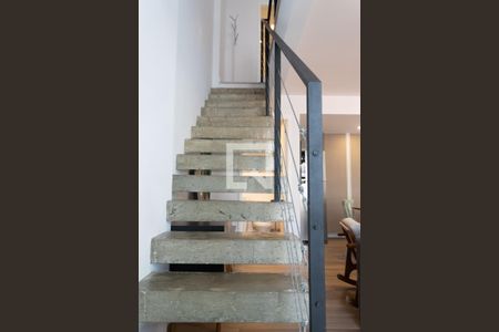 Apartamento à venda com 61m², 1 quarto e sem vagaEscada