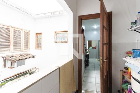Casa à venda com 250m², 5 quartos e 1 vagaÁrea de Serviço 2 (segunda andar)