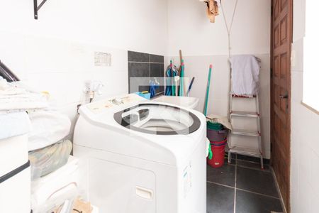 Casa à venda com 250m², 5 quartos e 1 vagaÁrea de Serviço 2 (segunda andar)