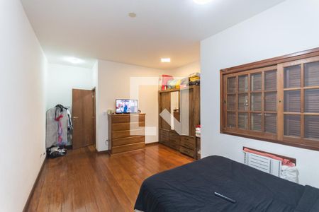 Casa à venda com 250m², 5 quartos e 1 vagaSuíte 2 (segunda andar)