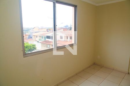Quarto 1 de apartamento para alugar com 3 quartos, 60m² em Samambaia Norte (samambaia), Brasília